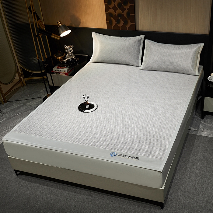 91家纺网 家纺一手货源 找家纺 999家纺 2025新款轻柔丝抗菌冰丝藤凉席（复合三明治款）宽包刺绣冰丝软席藤席 抗菌三明治冰丝藤席冰岛-星光灰