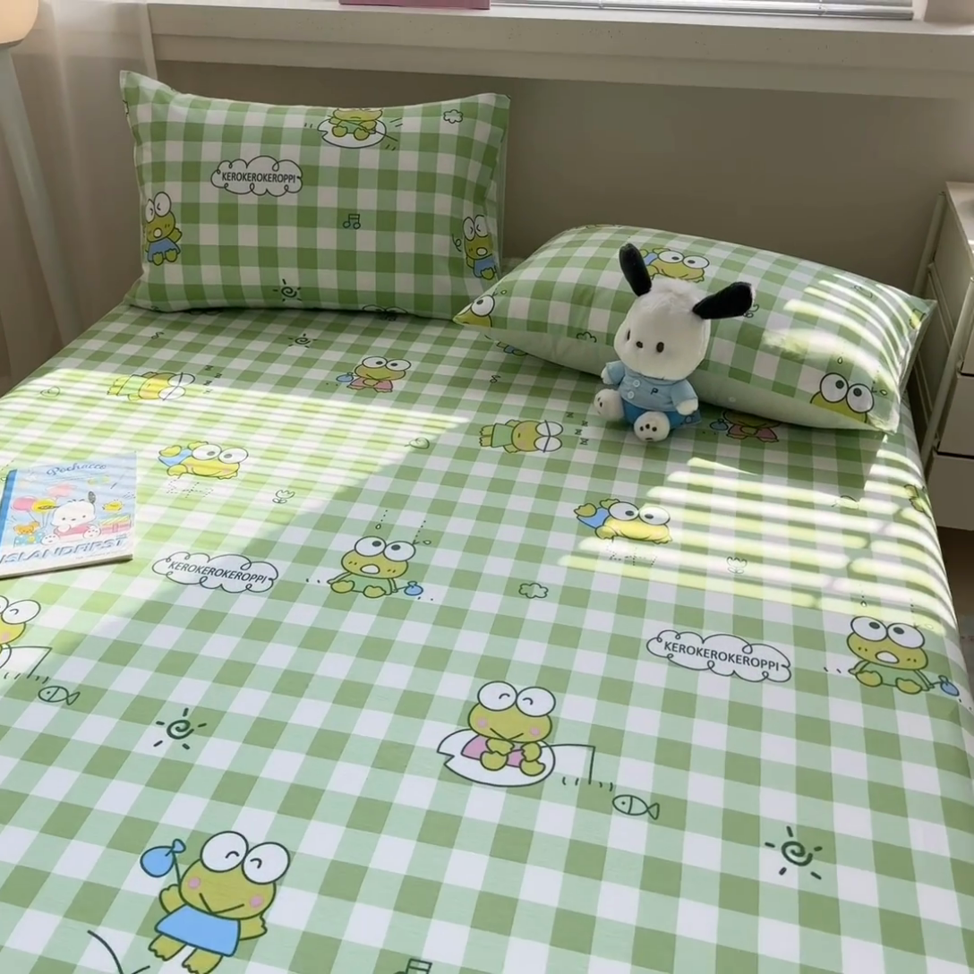 91家纺网 家纺一手货源 找家纺 呗旺鹿 2025新款正版三丽鸥全棉13372单品床笠 格子大眼蛙