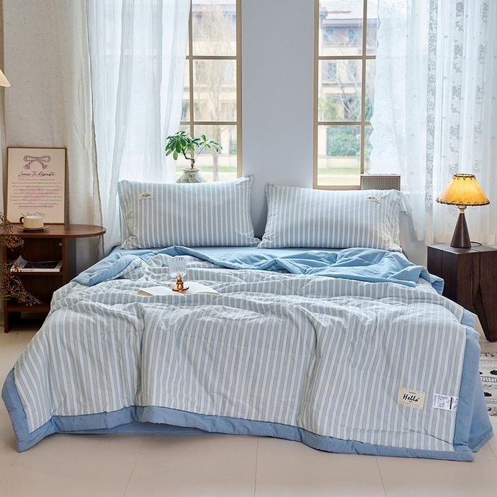 91家纺网 家纺一手货源 找家纺 恋人优选 2025新款纯棉色织水洗夏被 简约条纹-浅蓝