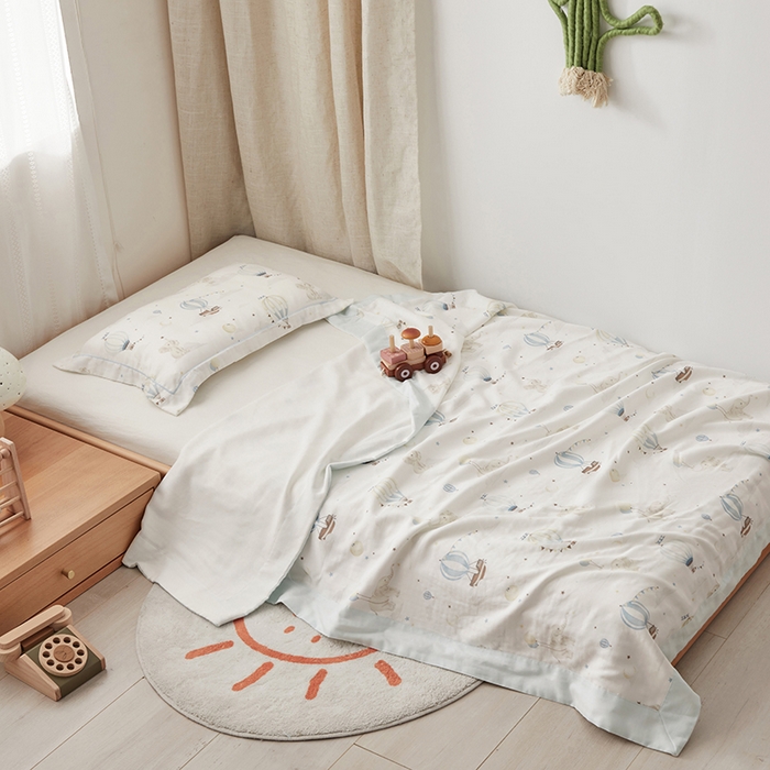 91家纺网 家纺一手货源 找家纺 荷马之梦 2025新款天竹系列—A类原创印花天竹纤维四层纱儿童盖毯 梦之奇遇