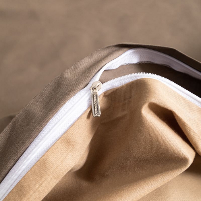 91家纺网 家纺一手货源 找家纺 恋之语 2025新款90克纯色双拼单被套 咖啡+卡其