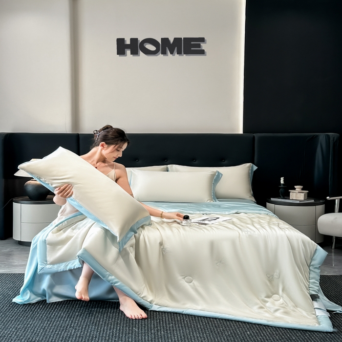 91家纺网 家纺一手货源 找家纺 满羽家纺 2025新款凉感冰丝夏被夏凉被空调被四件套 谜蝶-奶白兰