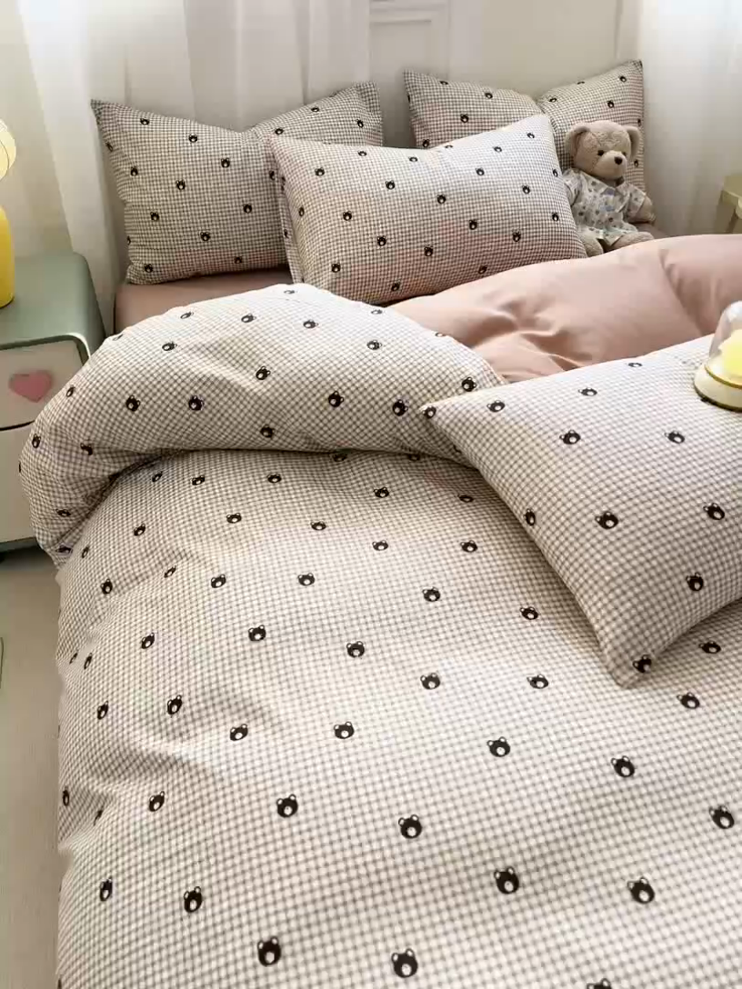 91家纺网 家纺一手货源 找家纺 丝芙妮家居2025新款水洗针织棉双层纱印花四件套 格子熊