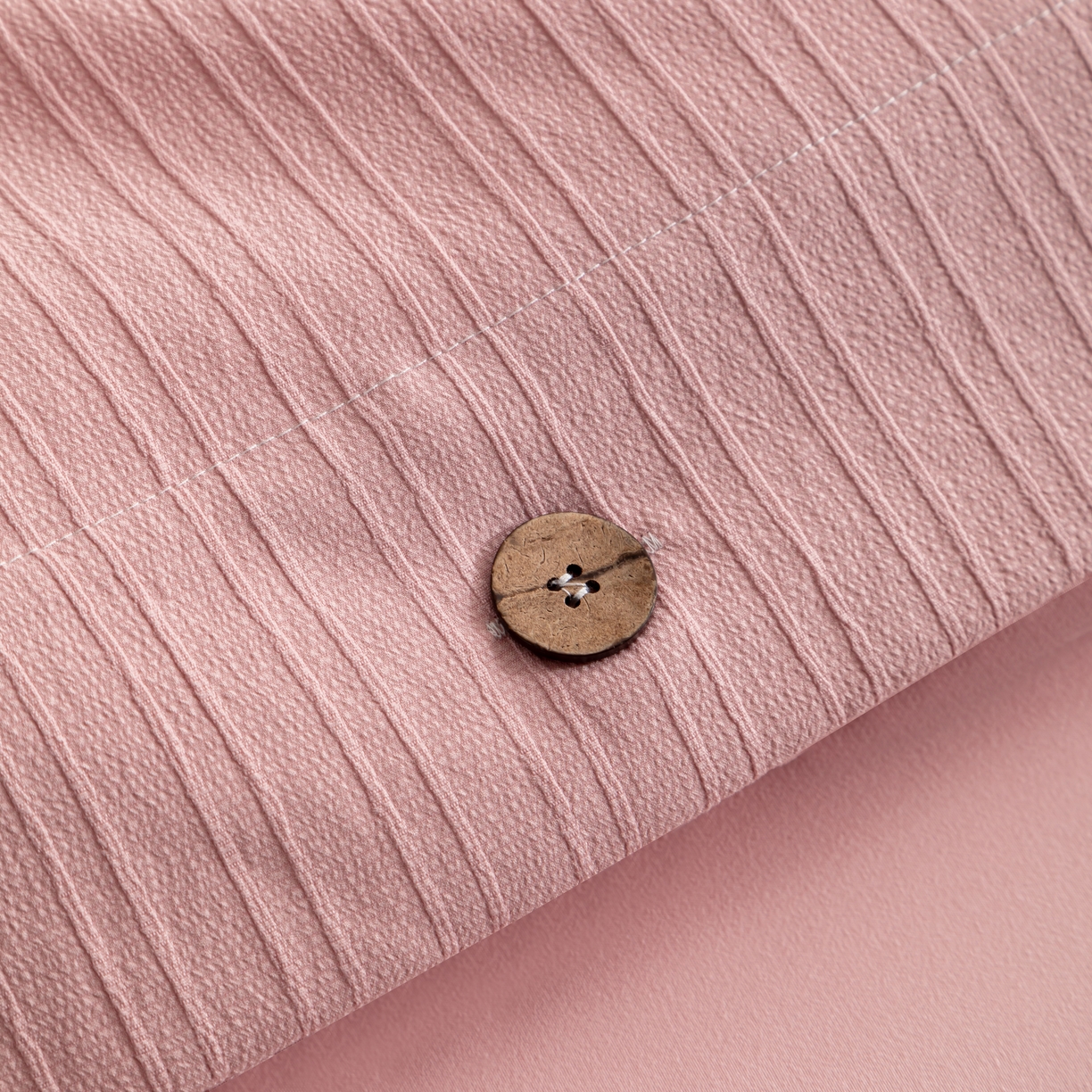 91家纺网 家纺一手货源 找家纺 恋之语 2025新款亲肤舒适提花纽扣款四件套 赛琳娜-粉