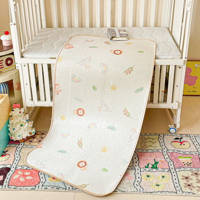 91家纺网 家纺一手货源 找家纺 富馨莱 2025新款幼儿园古藤席冰丝席双面可用儿童凉席双面凉感 狮子王国