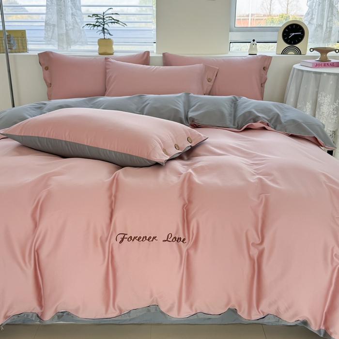 91家纺网 家纺一手货源 找家纺 艾迪尚家纺 2025新款A类纯色双拼长绒棉纯棉刺绣系列单品被套 被套单件（有单品 可定制） 粉灰谧语