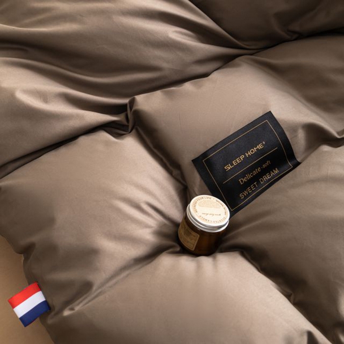 91家纺网 家纺一手货源 找家纺 恋之语 2025新款90克纯色双拼单被套 咖啡+卡其