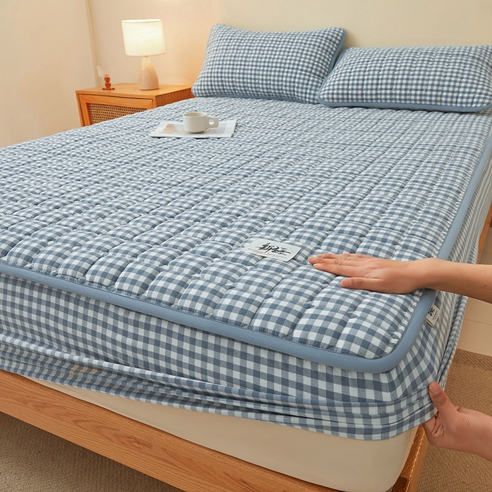 91家纺网 家纺一手货源 找家纺 喜居家纺2025新款A类水洗棉夹棉棉花床笠垫 棉-简蓝格