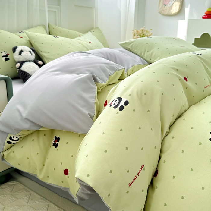 91家纺网 家纺一手货源 找家纺 丝芙妮家居2025新款水洗针织棉双层纱印花四件套 熊猫胖胖-绿