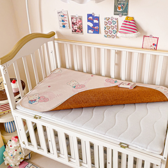 91家纺网 家纺一手货源 找家纺 富馨莱 2025新款幼儿园古藤席冰丝席双面可用儿童凉席双面凉感 糖果兔