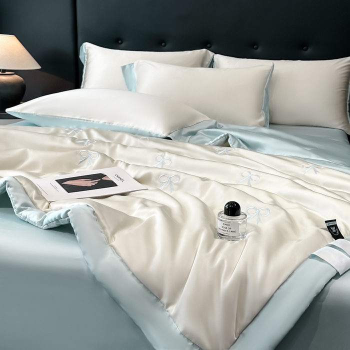 91家纺网 家纺一手货源 找家纺 满羽家纺 2025新款凉感冰丝夏被夏凉被空调被四件套 蝴蝶结-奶白兰