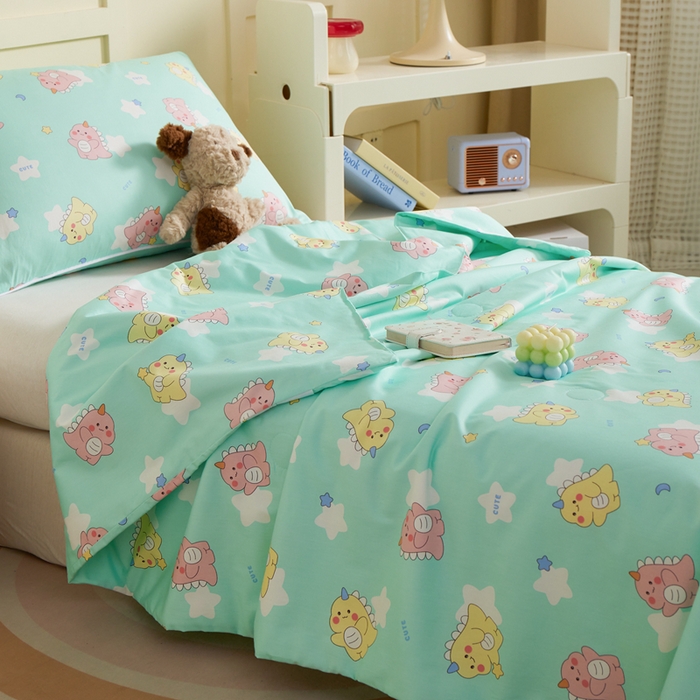 91家纺网 家纺一手货源 找家纺 ds生活馆 2025新款儿童学生纯棉精梳棉系列单夏被 星星恐龙绿