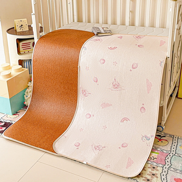 91家纺网 家纺一手货源 找家纺 富馨莱 2025新款幼儿园古藤席冰丝席双面可用儿童凉席双面凉感 梦幻城堡