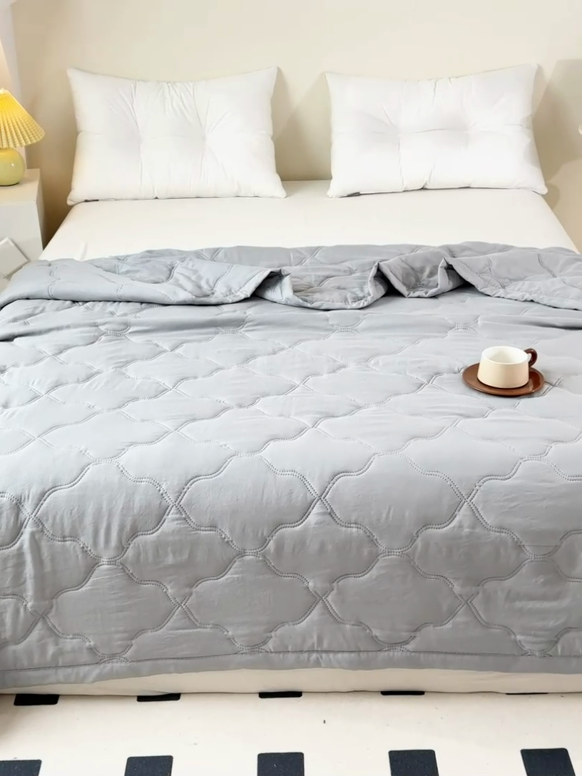 91家纺网 家纺一手货源 找家纺 席万佳 2025新款直播热款印花夏凉被空调被被子被芯水洗棉夏被 高级灰