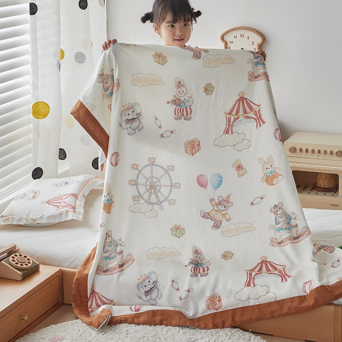 91家纺网 家纺一手货源 找家纺 荷马之梦 2025新款天竹系列—A类原创印花天竹纤维四层纱儿童盖毯 马戏团