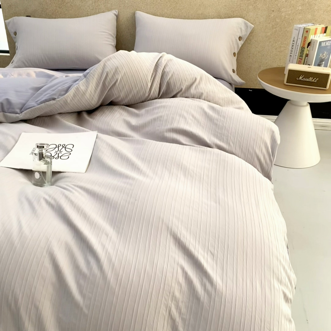 91家纺网 家纺一手货源 找家纺 恋之语 2025新款亲肤舒适提花纽扣款四件套 赛琳娜-雾蓝