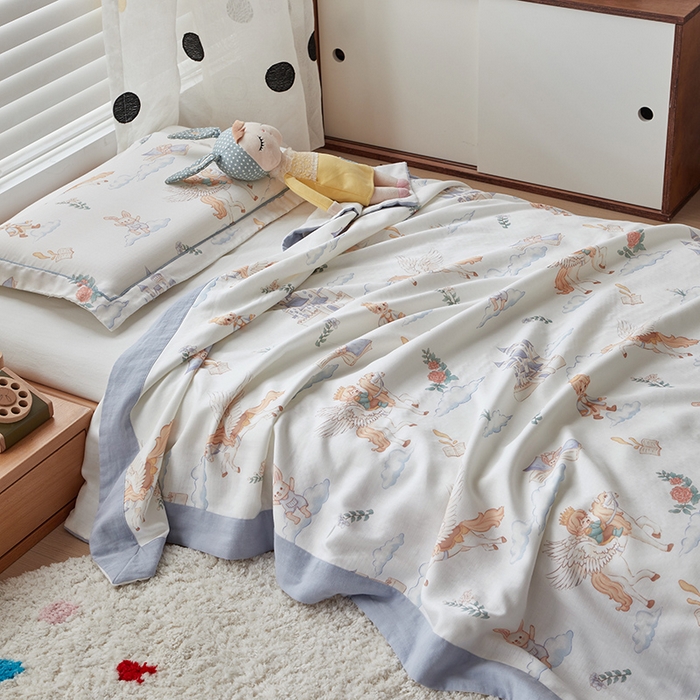 91家纺网 家纺一手货源 找家纺 荷马之梦 2025新款天竹系列—A类原创印花天竹纤维四层纱儿童盖毯 飞马小王子