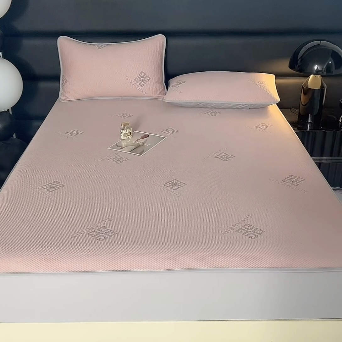 91家纺网 家纺一手货源 找家纺 绒多多 2025新款A类凉感冰豆豆席子凉席床笠款 豆沙粉