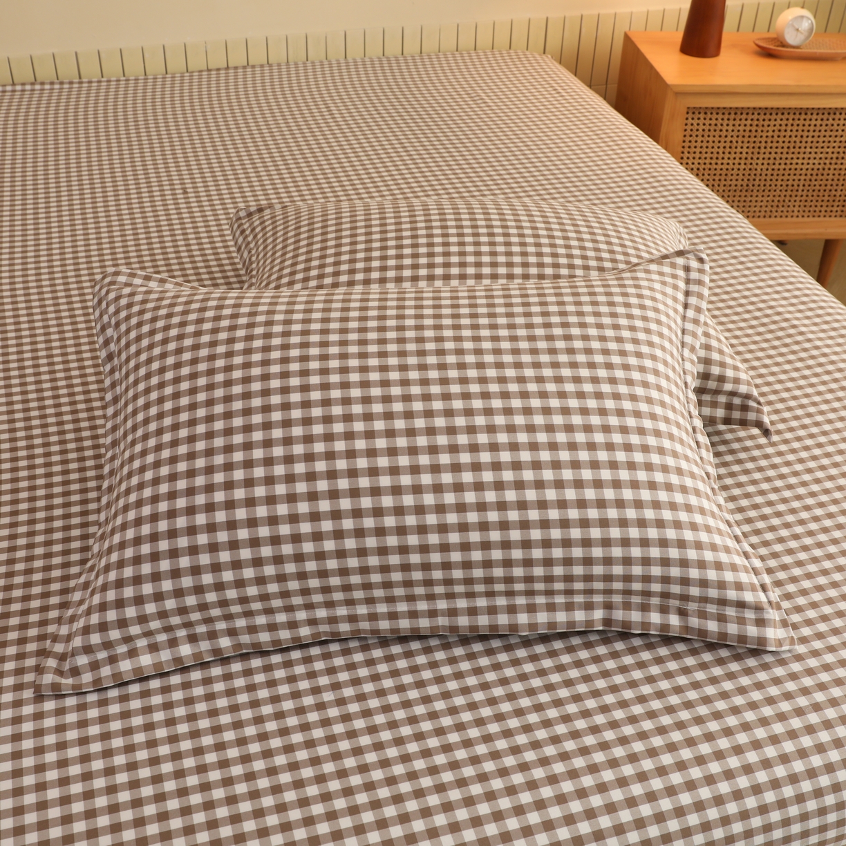 91家纺网 家纺一手货源 找家纺 绒多多 2025新款简约水洗棉色织床笠 咖小格