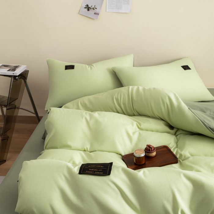 91家纺网 家纺一手货源 找家纺 恋之语 2025新款90克纯色双拼单被套 浅草绿+芥末绿