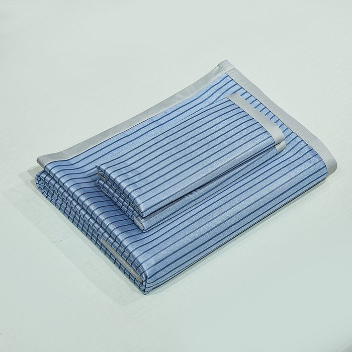 91家纺网 家纺一手货源 找家纺 999家纺 2025新款轻柔丝抗菌冰丝藤凉席（复合三明治款）宽包刺绣冰丝软席藤席 抗菌三明治冰丝藤席冰川-绅士蓝