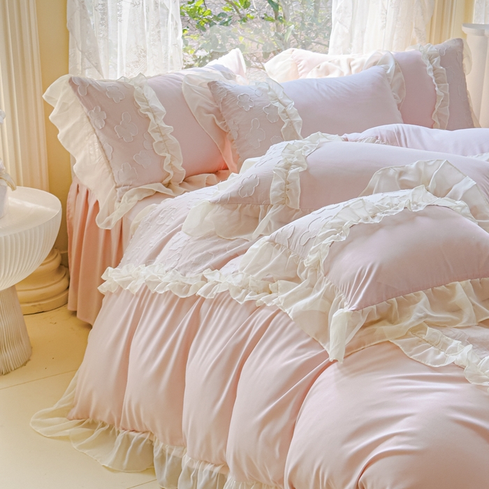 91家纺网 家纺一手货源 找家纺 狂想家  2025新款立体蕾丝花边梦娜系列四件套 梦娜茶花粉