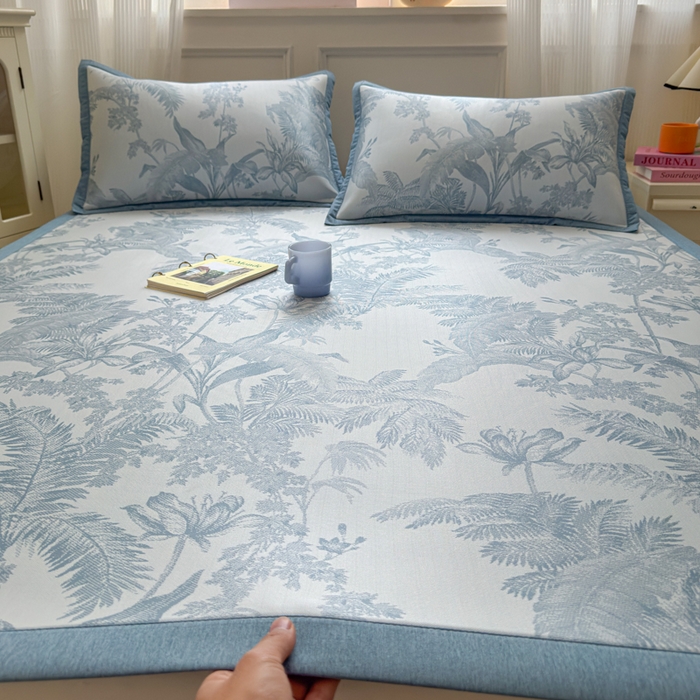 91家纺网 家纺一手货源 找家纺 花漾家居 2025新款A类色织提花PE凉感丝凉席三件套床单床笠款 床单款-芭蕉蓝