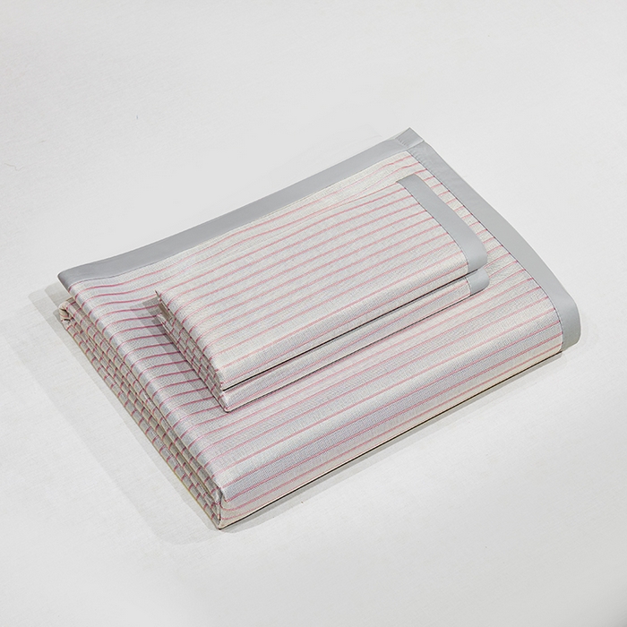 91家纺网 家纺一手货源 找家纺 999家纺 2025新款轻柔丝抗菌冰丝藤凉席（复合三明治款）宽包刺绣冰丝软席藤席 冰川-暖玉粉