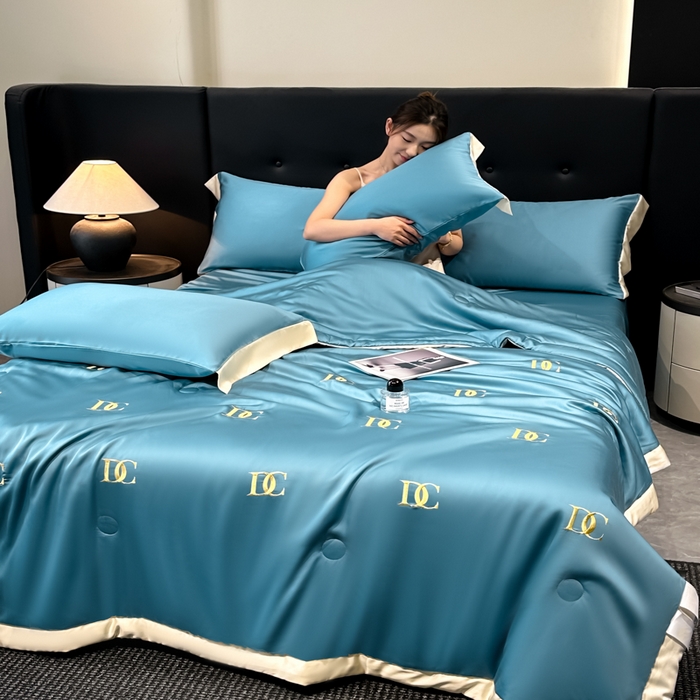 91家纺网 家纺一手货源 找家纺 满羽家纺 2025新款凉感冰丝夏被夏凉被空调被四件套 DC-宾利蓝