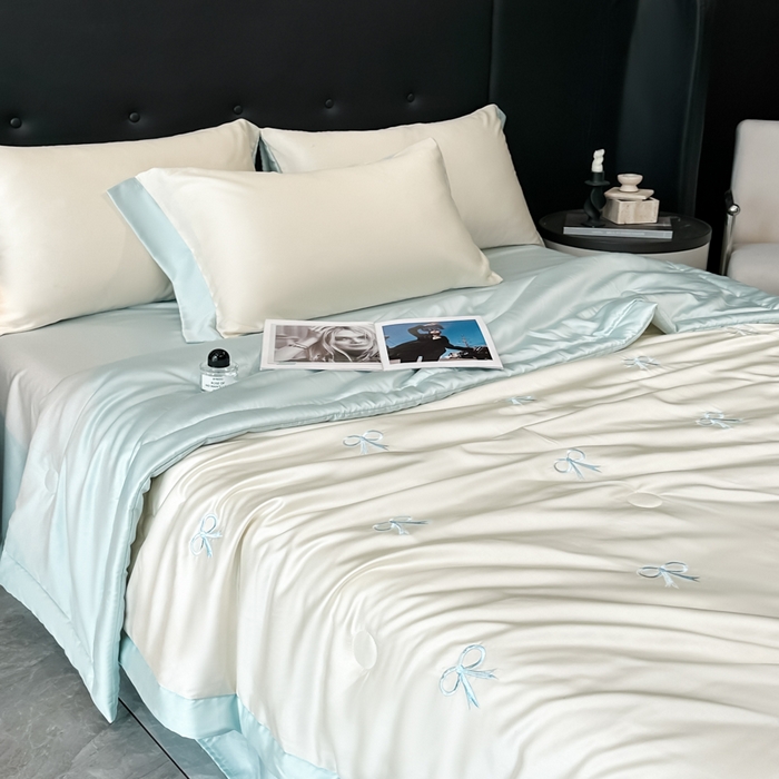 91家纺网 家纺一手货源 找家纺 满羽家纺 2025新款凉感冰丝夏被夏凉被空调被四件套 蝴蝶结-奶白兰