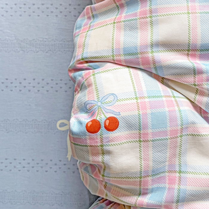 91家纺网 家纺一手货源 找家纺 暖芯优选 2025新款全棉纯棉一字绣四件套系列 樱桃派