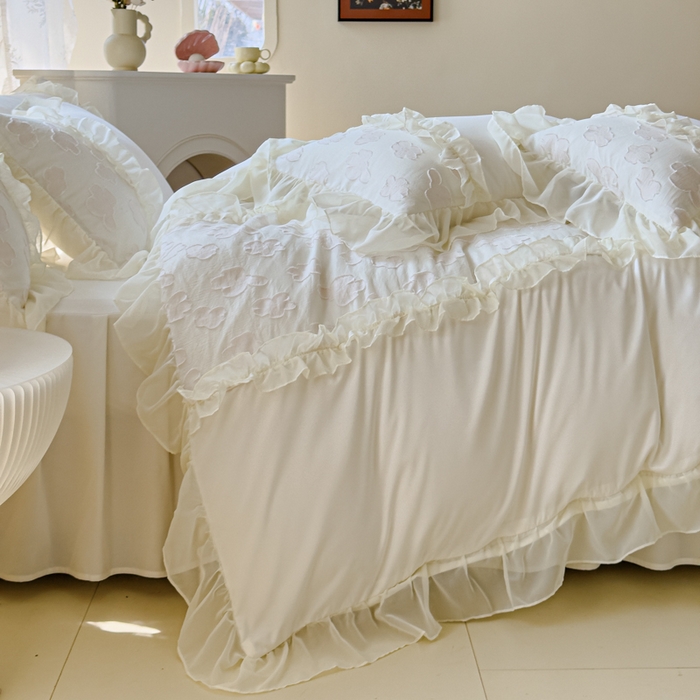 91家纺网 家纺一手货源 找家纺 狂想家  2025新款立体蕾丝花边梦娜系列四件套 梦娜奶昔白