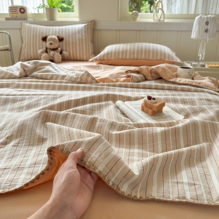 91家纺网 家纺一手货源 找家纺 莱登卡奴 2025新款A类全棉色织水洗棉大豆夏被四件套系列 色织夏被-雅诗奶咖