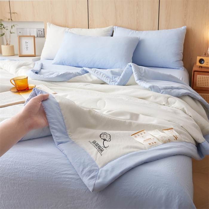 91家纺网 家纺一手货源 找家纺 爱屋及屋 2025新款纯色撞色100%棉花填充夏被夏凉被空调被夏季可机洗薄被子被芯 天蓝+奶白