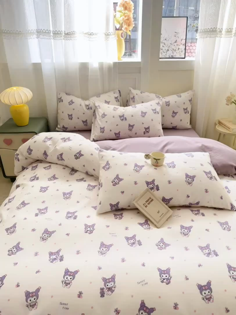 91家纺网 家纺一手货源 找家纺 丝芙妮家居2025新款水洗针织棉双层纱印花四件套 库洛米-白