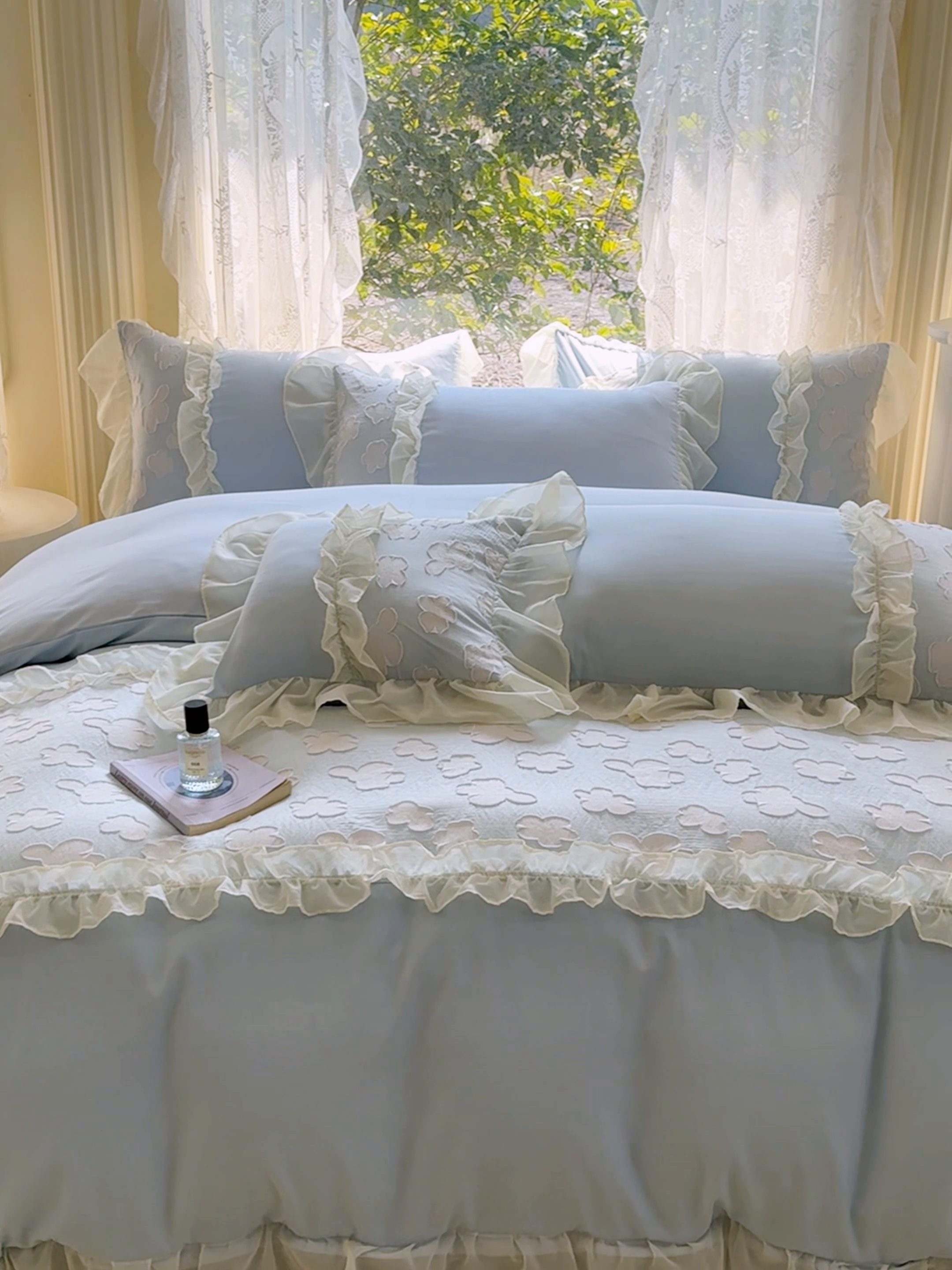91家纺网 家纺一手货源 找家纺 狂想家  2025新款立体蕾丝花边梦娜系列四件套 梦娜晴空兰