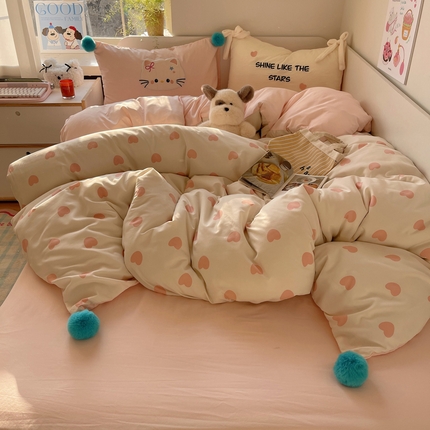 轻奢坊 2025新款软萌可爱韩系贴布绣毛球款水洗棉四件套 爱心猫咪