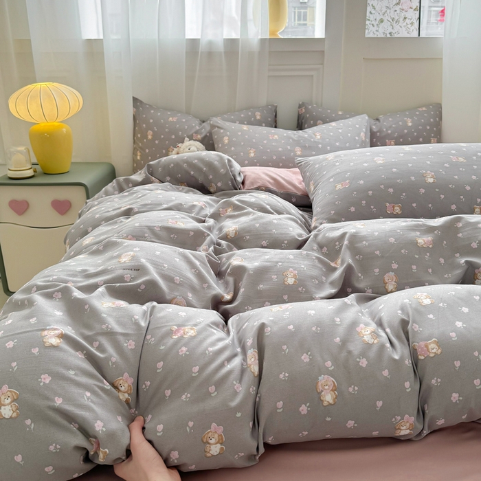 91家纺网 家纺一手货源 找家纺 丝芙妮家居2025新款水洗针织棉双层纱印花四件套 花舞小熊