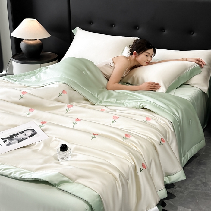 91家纺网 家纺一手货源 找家纺 满羽家纺 2025新款凉感冰丝夏被夏凉被空调被四件套 郁金香-奶白绿
