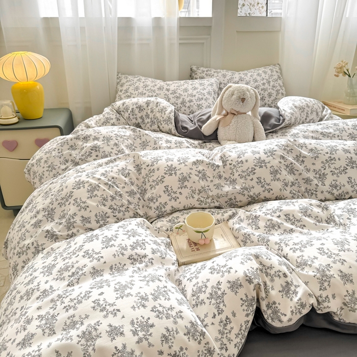 91家纺网 家纺一手货源 找家纺 丝芙妮家居2025新款水洗针织棉双层纱印花四件套 萱花-灰