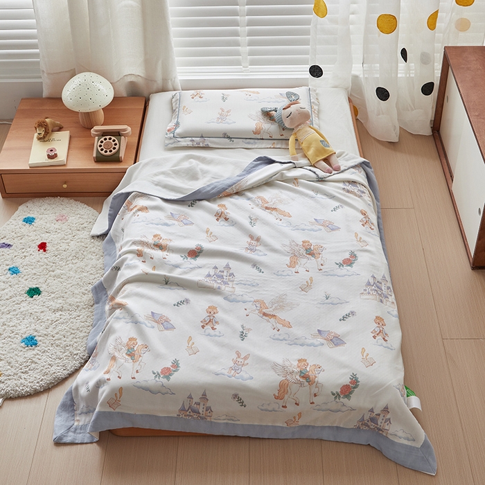 91家纺网 家纺一手货源 找家纺 荷马之梦 2025新款天竹系列—A类原创印花天竹纤维四层纱儿童盖毯 飞马小王子