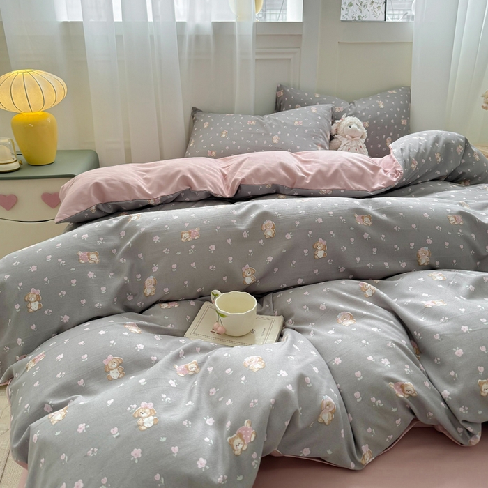 91家纺网 家纺一手货源 找家纺 丝芙妮家居2025新款水洗针织棉双层纱印花四件套 花舞小熊