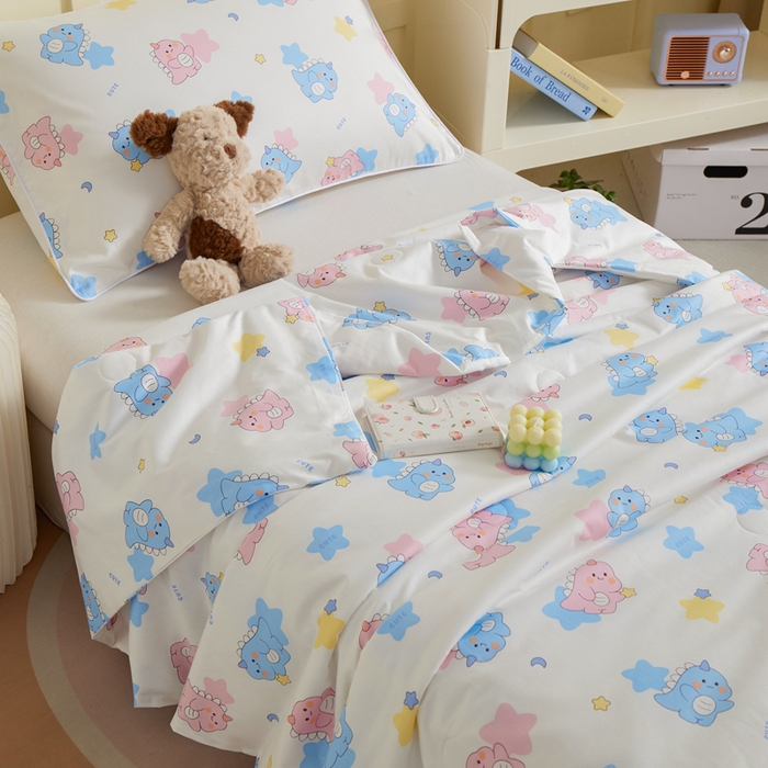 91家纺网 家纺一手货源 找家纺 ds生活馆 2025新款儿童学生纯棉精梳棉系列单夏被 星星恐龙白