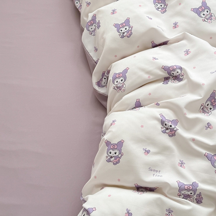 91家纺网 家纺一手货源 找家纺 丝芙妮家居2025新款水洗针织棉双层纱印花四件套 库洛米-白