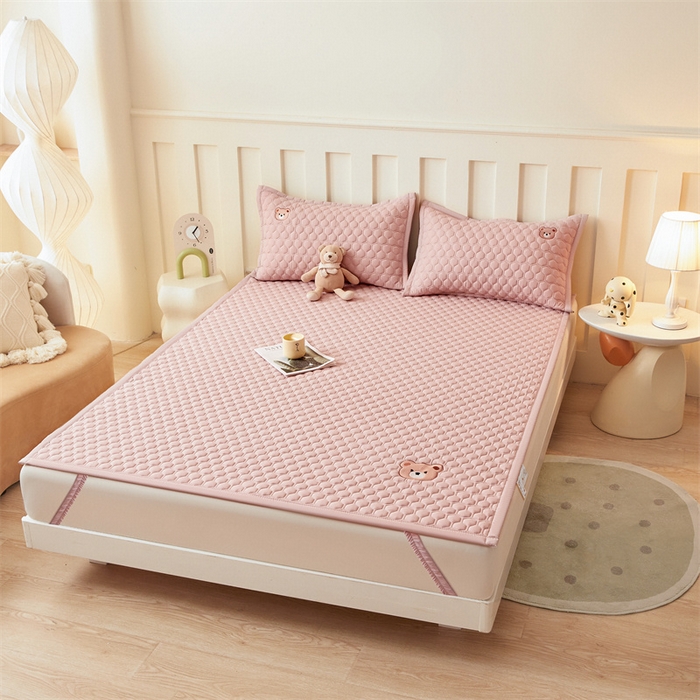 91家纺网 家纺一手货源 找家纺 布卢姆床垫 2025新款A类水洗棉刺绣抗菌床护垫 小熊仔-粉