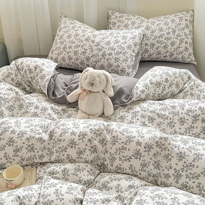 91家纺网 家纺一手货源 找家纺 丝芙妮家居2025新款水洗针织棉双层纱印花四件套 萱花-灰