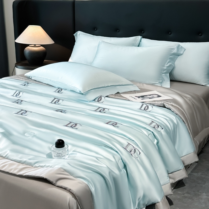 91家纺网 家纺一手货源 找家纺 满羽家纺 2025新款凉感冰丝夏被夏凉被空调被四件套 DC-兰灰