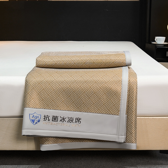 91家纺网 家纺一手货源 找家纺 999家纺 2025新款轻柔丝抗菌冰丝藤凉席（复合三明治款）宽包刺绣冰丝软席藤席 抗菌三明治冰丝藤席冰岛-时尚咖