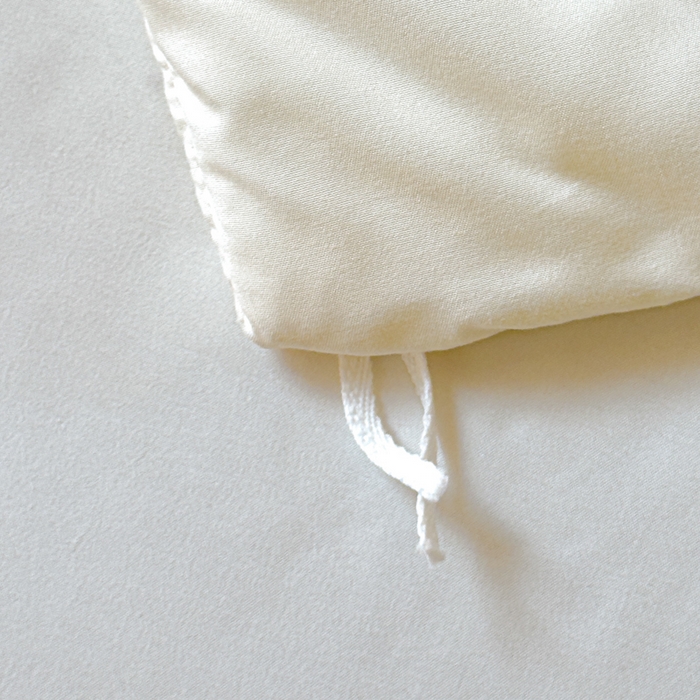 91家纺网 家纺一手货源 找家纺 狂想家  2025新款立体蕾丝花边梦娜系列四件套 梦娜奶昔白