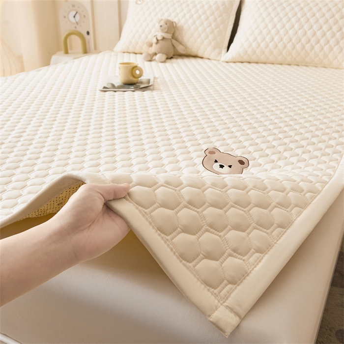 91家纺网 家纺一手货源 找家纺 布卢姆床垫 2025新款A类水洗棉刺绣抗菌床护垫 小熊仔-奶白